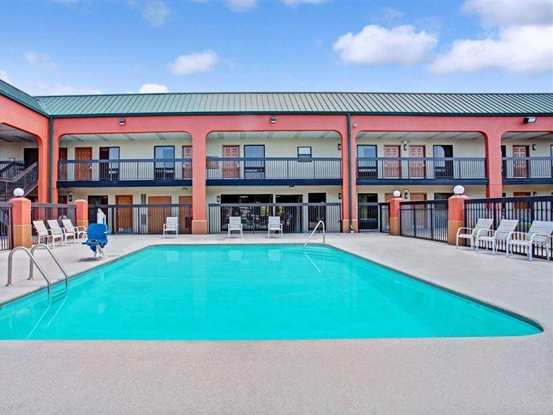 Super 8 By Wyndham Knoxville East Eksteriør billede