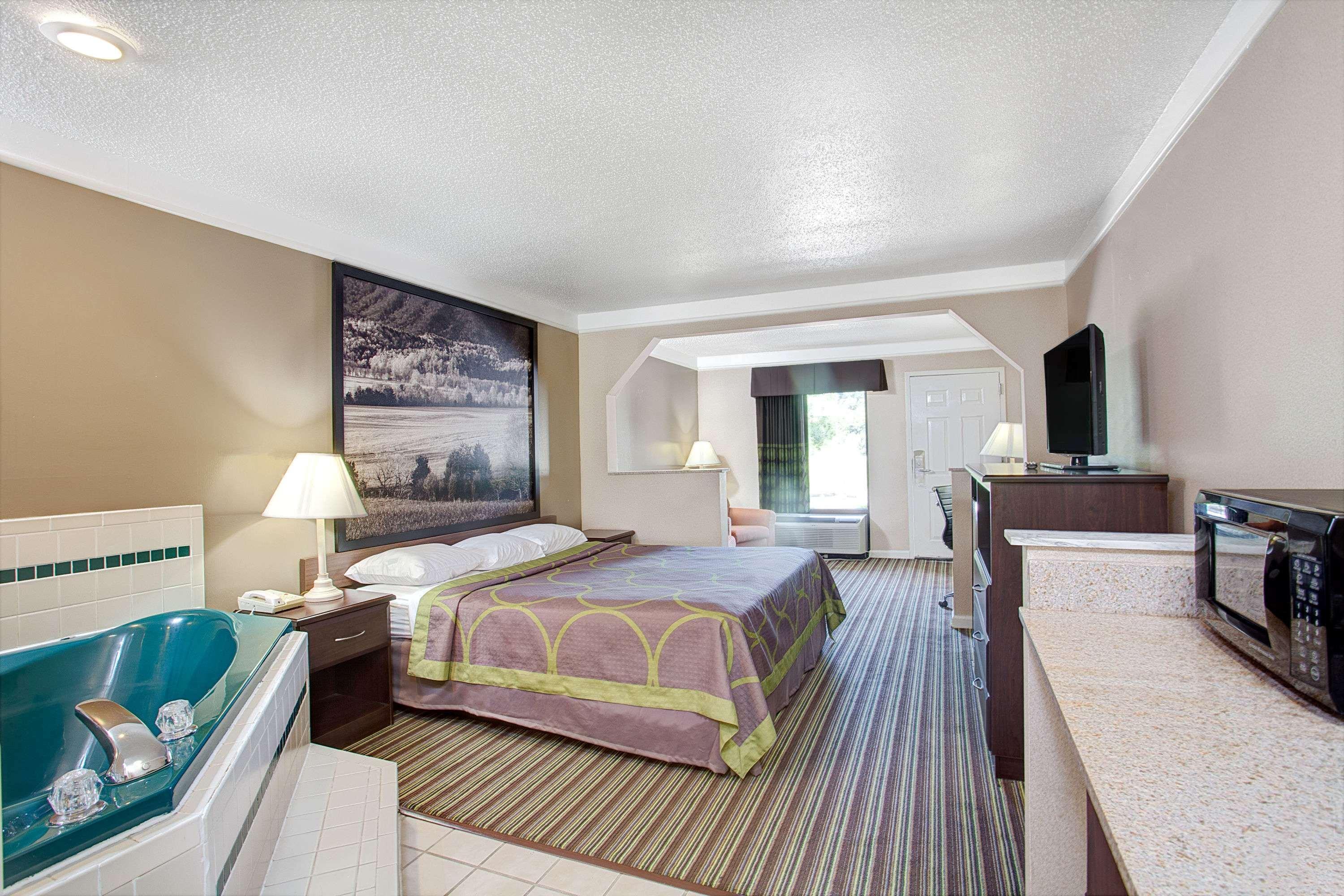 Super 8 By Wyndham Knoxville East Eksteriør billede
