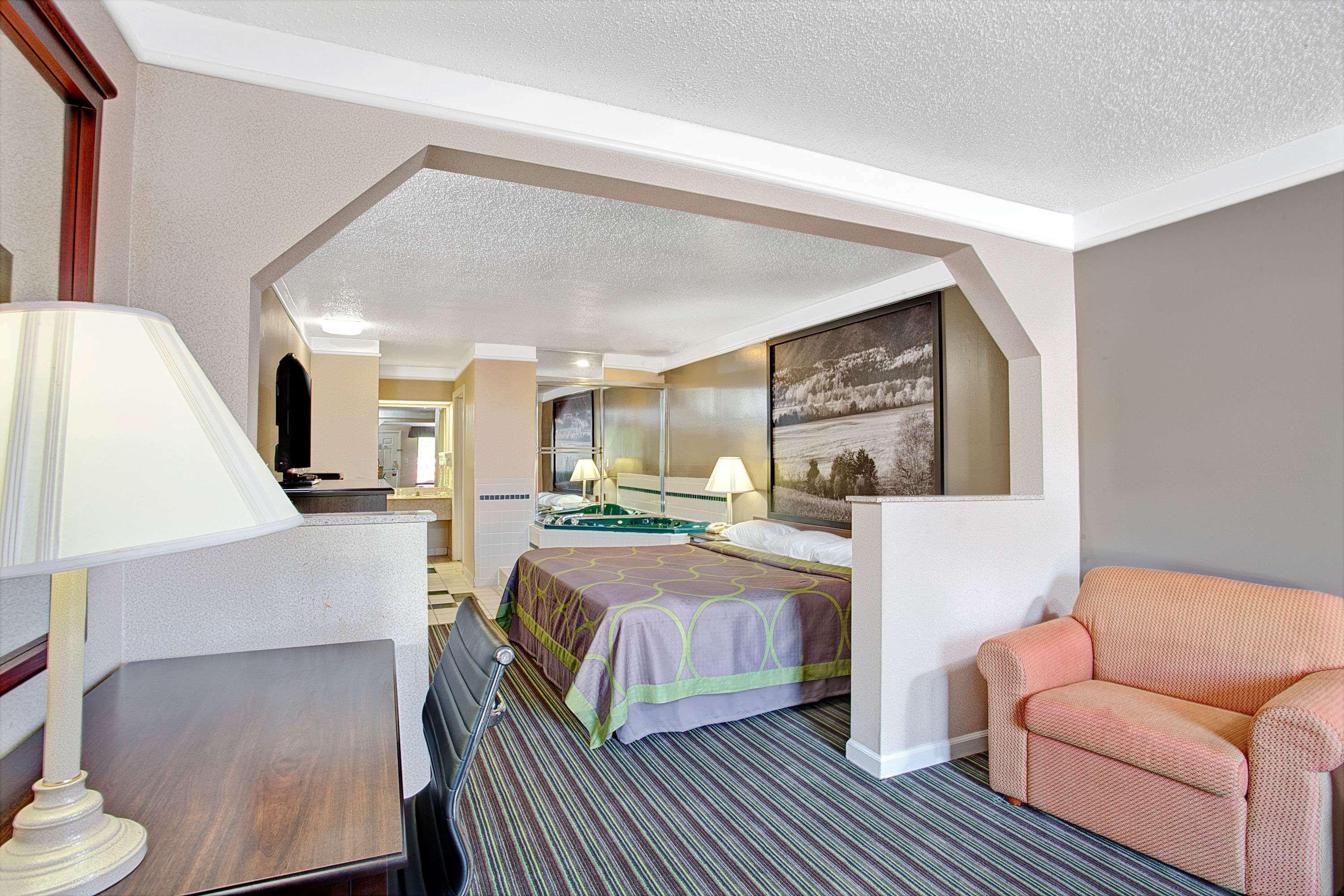 Super 8 By Wyndham Knoxville East Eksteriør billede