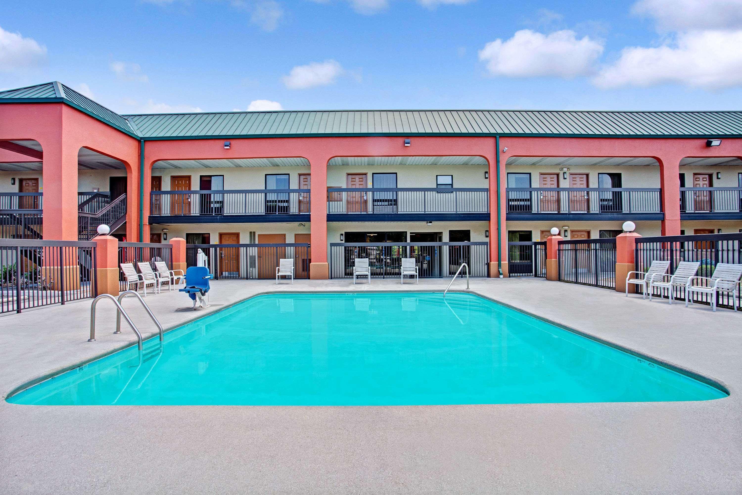 Super 8 By Wyndham Knoxville East Eksteriør billede