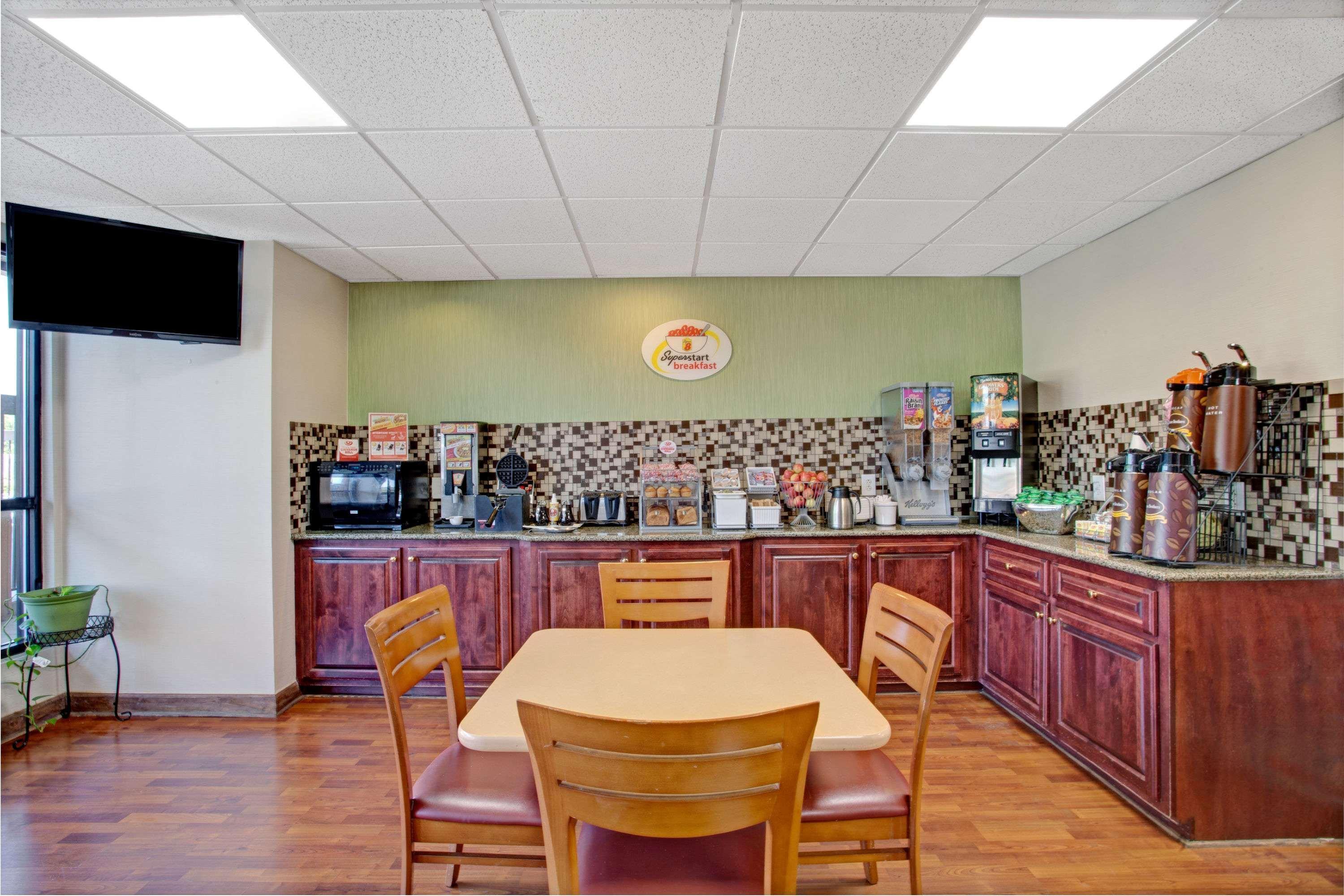 Super 8 By Wyndham Knoxville East Eksteriør billede
